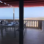 Con Impresionantes Vistas Y Piscina Апартаменти