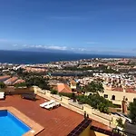 Con Impresionantes Vistas Y Piscina Апартаменти Адехе