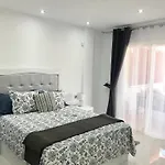 Con Impresionantes Vistas Y Piscina Адехе