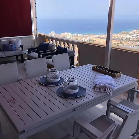 Con Impresionantes Vistas Y Piscina Apartman