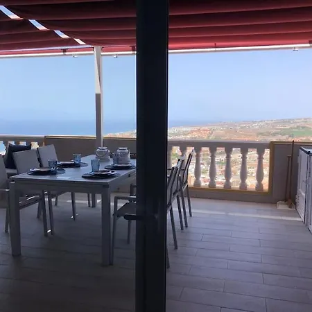 Con Impresionantes Vistas Y Piscina Apartman