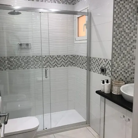 Con Impresionantes Vistas Y Piscina Apartman