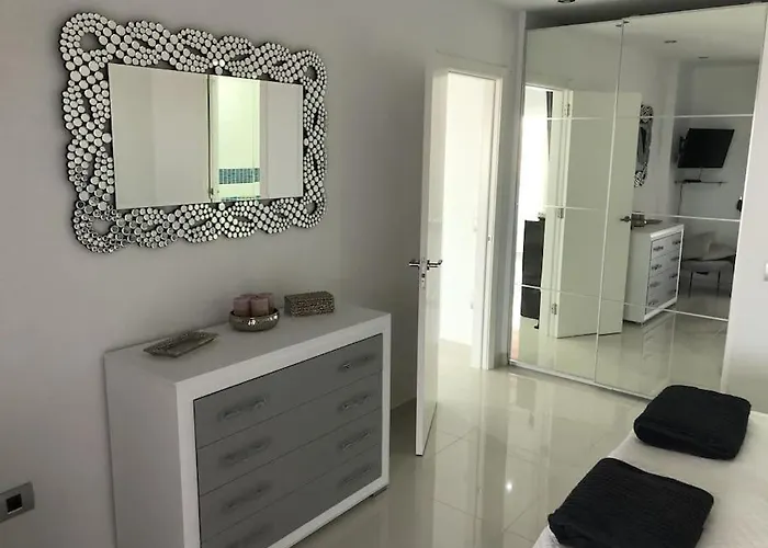 Apartment Con Impresionantes Vistas Y Piscina